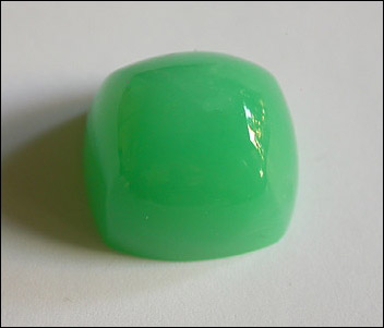 CHRYSOPRASE (AUSTRALIA) – SUGARLOAF CABOCHON 9.75 CT. CUSHION